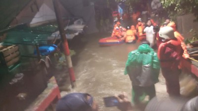 Potret Banjir dan Longsor di Ciganjur Jaksel
