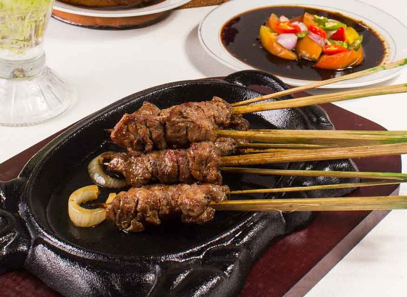 Bersantai Sambil Makan Sate Tegal hingga Seafood Mantul di Bogor