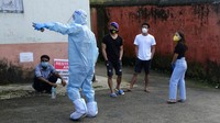 Kementerian Kesehatan India juga melaporkan 926 kematian dalam 24 jam terakhir. Tambahan kematian harian di India berada di bawah angka 1.000 selama tujuh hari berturut-turut. Total kematian akibat Corona di negara ini mencapai sedikitnya 107.416 orang.