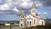 Kini yang menjadi korban atas perang itu adalah hancurnya gereja bersejarah yang ada di Kota Shusha, Nagorno-Karabakh. AP Photo