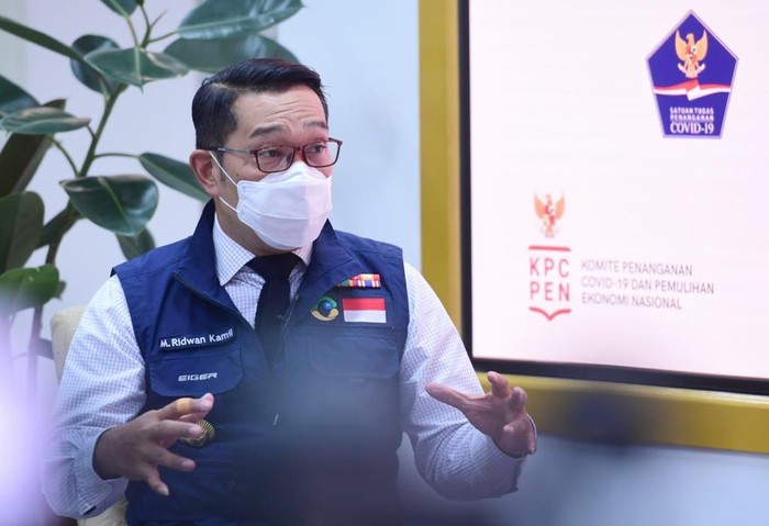 Gubernur Jawa Barat Ridwan Kamil bicara soal penanganan COVID hingga jadi relawan vaksin.