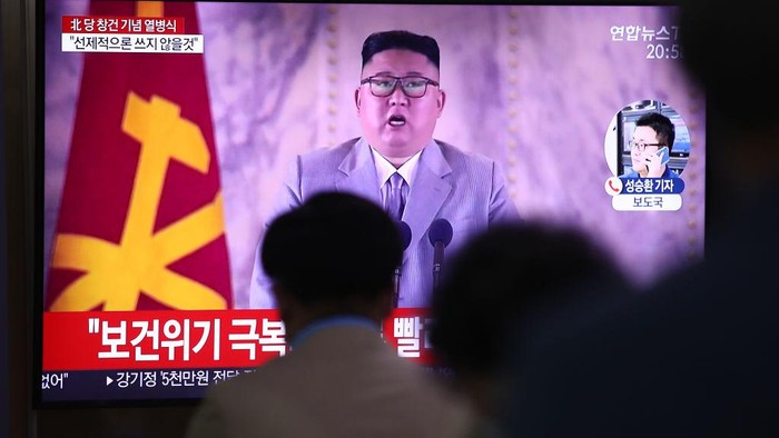 Korea Utara memamerkan rudal balistik raksasa baru di parade militer yang digelar hari ini.