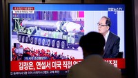 Tidak tanggung-tanggung, kendaraan ini mampu mengangkut beban hingga kapasitas 80.000 kg. Korea Utara menggunakannya sebagai TEL untuk meluncurkan rudal balistik antarbenua. Foto: Getty Images/Chung Sung-Jun