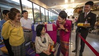 Awalnya, restoran ini dibuka hanya untuk sementara namun antusias pengunjung membuat pihak maskapai berpikir ulang untuk meneruskan bisnis tersebut.