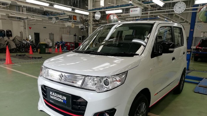 Karimun Wagon R 50th Anniversary Edition hanya diproduksi 50 unit. Pembeli mendapat sertifikat khusus.