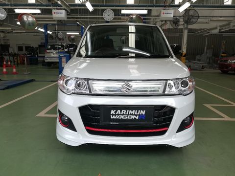 Karimun Wagon R 50th Anniversary Edition hanya diproduksi 50 unit. Pembeli mendapat sertifikat khusus.