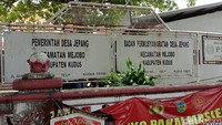 Yani menceritakan, dahulu kala wilayah di sebelah timur Desa Jepang merupakan Selat Muria. Saat ke Kudus, Arya Penangsang singgah ke Desa Jepang terlebih dahulu.