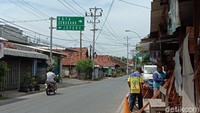 Plang petunjuk jalan ke arah Jepang dan Kota Semarang yang berada di Kudus, Jawa Tengah ramai dibicarakan dan viral di media sosial. Rupanya Jepang adalah nama desa dan ada kisah tentang Arya Penangsang di baliknya.
