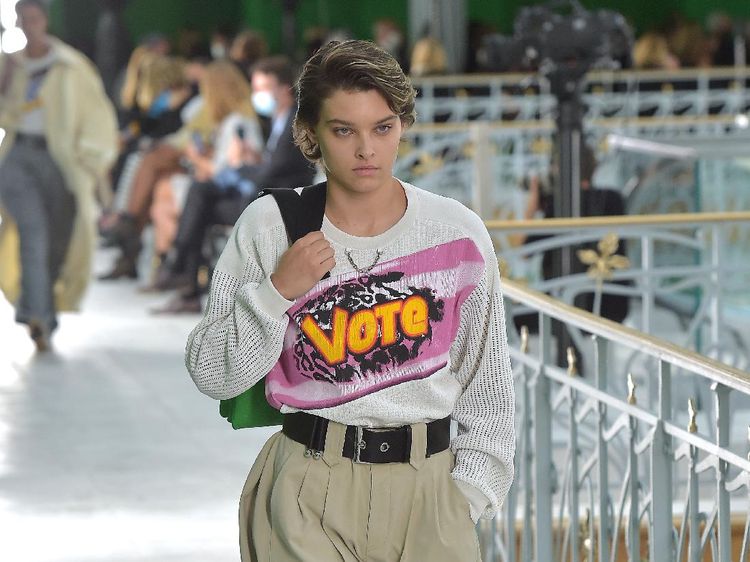 10 Koleksi Busana Terbaru Louis Vuitton yang Netral Gender