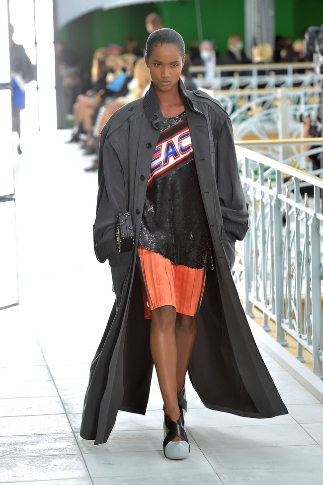 Fashion show koleksi spring/summer 2021 Louis Vuitton di Paris Fashion Week 2020.  Foto: Getty Images/Dominique Charriau