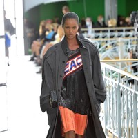 Fashion show koleksi spring/summer 2021 Louis Vuitton di Paris Fashion Week 2020.  Foto: Getty Images/Dominique Charriau