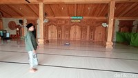Masjid ini pun menjadi salah satu tempat wisata religi di Kudus. Gapura Paduraksa juga masuk dalam benda cagar budaya dengan ditandai papan yang menyebut bangunan itu dilindungi UU No.11 Tahun 2020 tentang cagar budaya. 