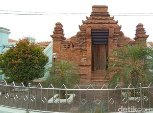 Menelusuri Sejarah Gapura Paduraksa Masjid Wali di Desa Jepang