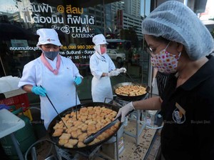 Bangkrut, Maskapai Ini Banting Setir Jualan Gorengan