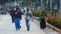 Fasilitas publik trotoar jalan di Jakarta sudah lebih dari cukup dan sesuai, meski kadang ada saja yang digunakan untuk parkir kendaraan.