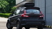 Modifikasi Suzuki Xl7 ini menggunakan raptor painting yang mana ada tekstur cat yang membuat mobil terlihat semakin macho. Modifikasi XL7 meliputi body kit, pelek, ban, dan roofbox. Foto: Suzuki