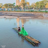 Busana yang dikenakan Tissa Biani untuk pemotretan bernilai fantastis mencapai lebih dari Rp 5 miliar.  Foto: Instagram/@riomotret