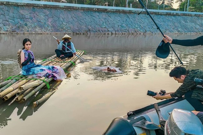 Untuk pemotretan konseptual ini, Tissa Biani mengenakan gaun couture rancangan dua desainer Indonesia. Foto: Instagram/@riomotret