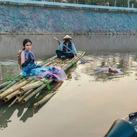 Untuk pemotretan konseptual ini, Tissa Biani mengenakan gaun couture rancangan dua desainer Indonesia. Foto: Instagram/@riomotret