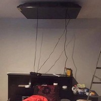 Begini cara supaya kamu bisa nonton sambil berbaring di tempat tidur. (Foto: Instagram/@id.dagelan)