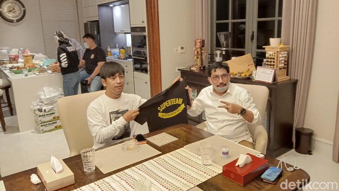 Rian Dmasiv Nyanyikan Lagu Khusus untuk Machfud Arifin