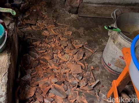 Rumah Warga Sukabumi Rusak Gegera Demonstran