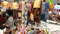 detikTravel mengunjungi pameran ini, Jumat (9/10/2020) sore. Beragam produk fesyen dan craft atau kerajinan dijual oleh para pengusaha kecil di Kota Bandung.