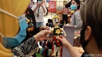 Kadisdagin Kota Bandung Elly Wasilahmengatakan, pasar kreatif itu sekaligus bisa menjadi salah satu cara memulihkan ekonomi Kota Bandung, khususnya para pelaku usaha kecil.
