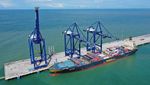 Sibuknya Pelabuhan Kuala Tanjung yang Terhubung Kawasan Industri