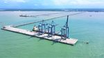 Sibuknya Pelabuhan Kuala Tanjung yang Terhubung Kawasan Industri