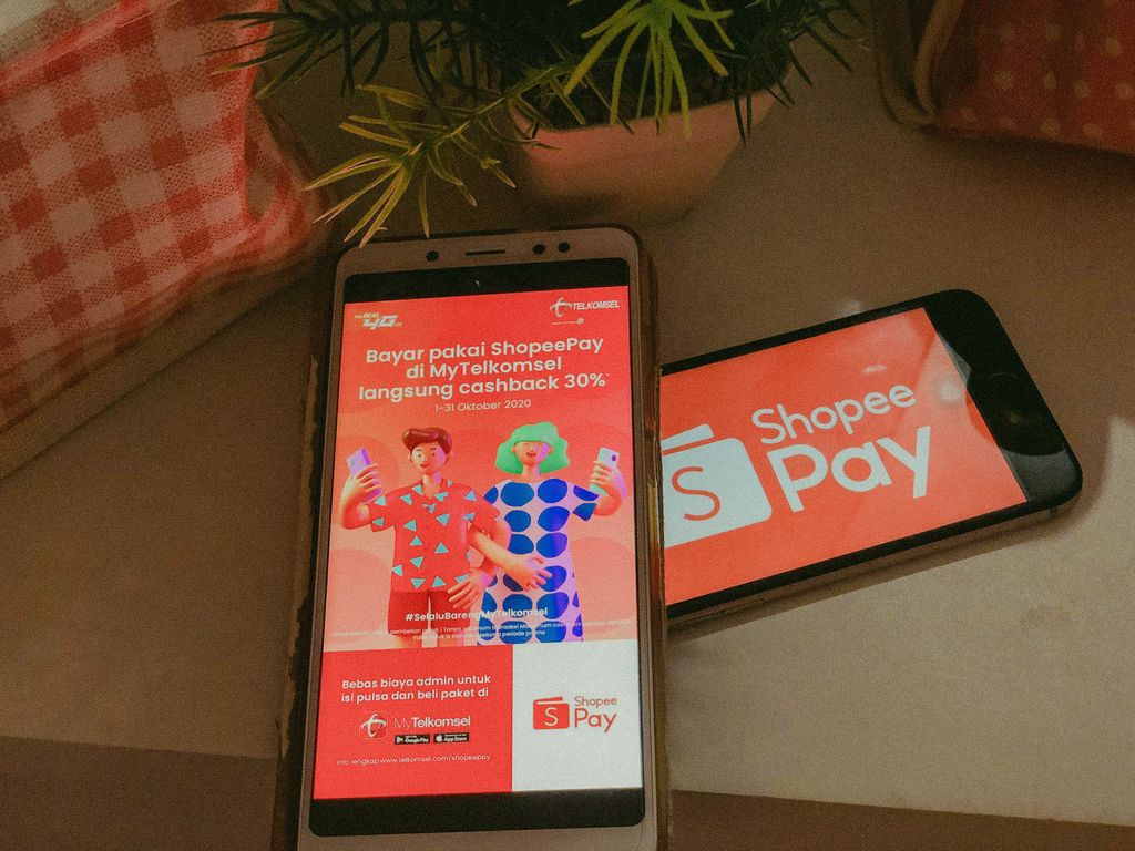 Mempermudah masyarakat dalam melakukan transaksi nontunai, khususnya seperti di tengah pandemi Corona, Telkomsel melalaui MyTelkomsel berkolaborasi dengan ShopeePay.