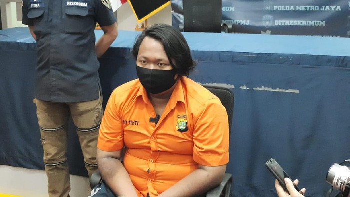 Tersangka perusakan mobil tahanan saat demo omnibus law di Pejompongan Jakpus, Ignatius Peter.