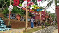 Wisata Kampung Teratai berada di Desa Cimaragas, Kecamatan Cimaragas, Kabupaten Ciamis, Jawa Barat. Tepatnya, di Jalan Bojong Salawe Cimaragas.
