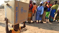 Badan Pangan Dunia, World Food Programme (WFP), meraih Nobel Perdamaian 2020. Penghargaan itu diberikan karena WFP dinilai sebagai penggerak upaya dalam mencegah digunakannya kelaparan sebagai senjata untuk perang dan konflik. AP Photo/Tsvangirayi Mukwazhi.