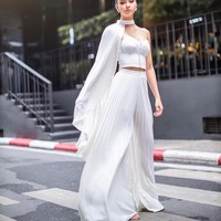 Seratus tahun lagi dari hari ini, siapa yang punya kesempatan menjadi wanita berpengaruh di abad 21? Semua wanita punya kesempatan karena kita semua sangat kuat dan berdaya, ungkapnya ketika menjawab pertanyaan dalam babak lima besar dilansir NBT. Foto: Instagram @amanda.obdam