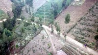 Meski sangat menantang, sesekali traveler harus berhenti di cek point di masing-masing bukit. Tujuannya selain beristirahat, sekaligus juga untuk menikmati keindahan alam Gunung Bromo dan perbukitan di sekitarnya. (M Rofiq/detikcom)