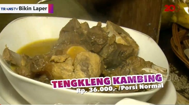 Bikin Laper: Nikmatnya Bebek Bakar Daun Pisang dan Tengkleng Kambing