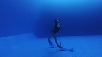Aksi Dinda Kirana ketika diving. Foto: Dok. Instagram