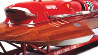 Bagian bodi bawah yang langsung kontak dengan air misalnya, terbuat dari kayu keras dan dicat dengan lapisan veneer. Sementara bagian bodi atas telah dirancang dengan, desain yang terinspirasi dari bentuk ikan hiu. Foto: Istimewa