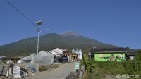 Meski status sudah normal, petugas Basecamp Dipajaya, Desa Clekatakan, Kecamatan Pulosari, Pemalang belum membuka pendakian.