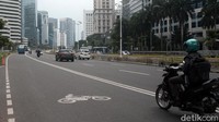 Meski Jakarta kembali memberlakukan PSBB Transisi, kebijakan ganjil genap masih belum berlaku di jalanan Ibu Kota.