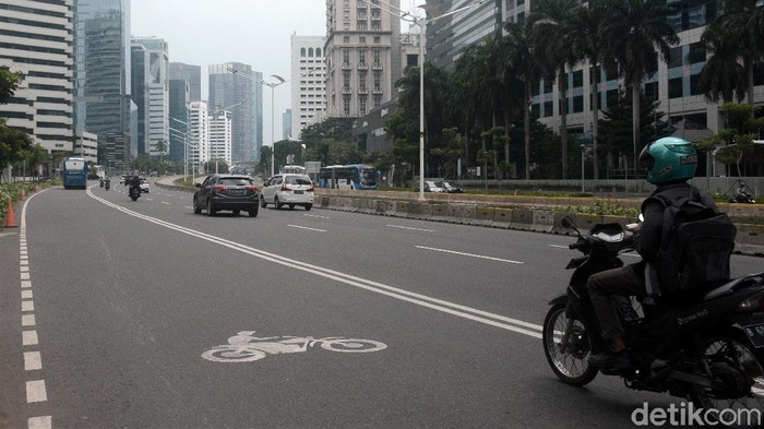 Pemprov DKI Jakarta kembali memberlakukan kebijakan PSBB Transisi. Meski begitu, kebijakan ganjil genap diketahui belum akan diterapkan di jalanan Ibu Kota.