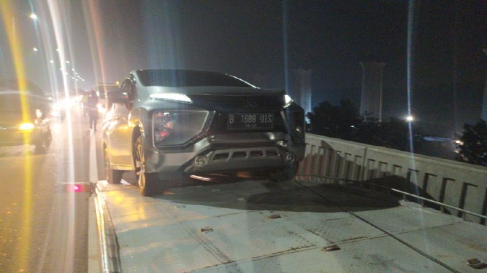 Kecelakaan Beruntun di Tol Elevated Arah Jakarta