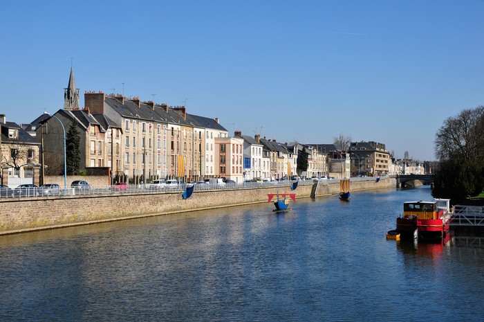 Le Mans Sungai Sarthe di Kota Le Mans