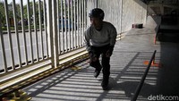 Kegiatan berlatih sepatu roda hingga skateboard tersebut dilakukan di tengah penerapan PSBB ketat di Jakarta guna menekan angka kasus COVID-19 di Ibu Kota.