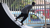 Terkait dengan perpanjangan masa pembatasan sosial berskala besar (PSBB) ketat, Pemprov DKI Jakarta pun akan mengumumkan keputusannya hari ini. Hal itu akan disampaikan langsung oleh Gubernur DKI Jakarta Anies Baswedan. 