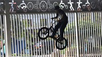 Seorang warga tampak berlatih sepeda BMX di kawasan Skate Park, Pasar Rebo, Jakarta, Minggu (11/10/2020).
