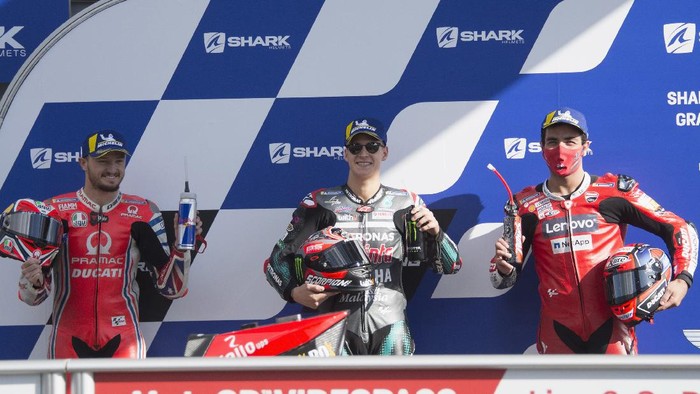 LE MANS, FRANCE - OCTOBER 10: (L-R) Jack Miller of Australia and Pramac Racing, Fabio Quartararo of France and Petronas Yamaha SRT and Danilo Petrucci of Italy and Ducati Team celebrate at the end of the MotoGP qualifying practice during the MotoGP of France: Qualifying at Bugatti Circuit on October 10, 2020 in Le Mans, France. (Photo by Mirco Lazzari gp/Getty Images)