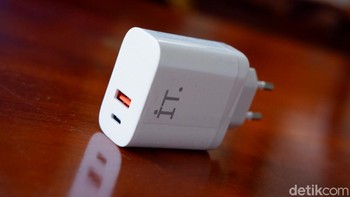 Plug IT 30 Charger. Foto: Adi Fida Rahman/detikINET