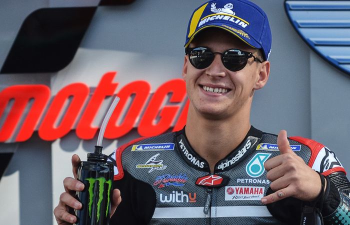 Quartararo Petronas Yamaha SRTs French rider Fabio Quartararo poses after taking the pole position in the MotoGP category ahead of the French MotoGP race in Le Mans, northwestern France, on October 10, 2020. (Photo by JEAN-FRANCOIS MONIER / AFP)